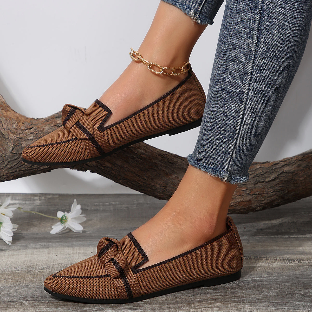 Charming Knot Pointed Flats