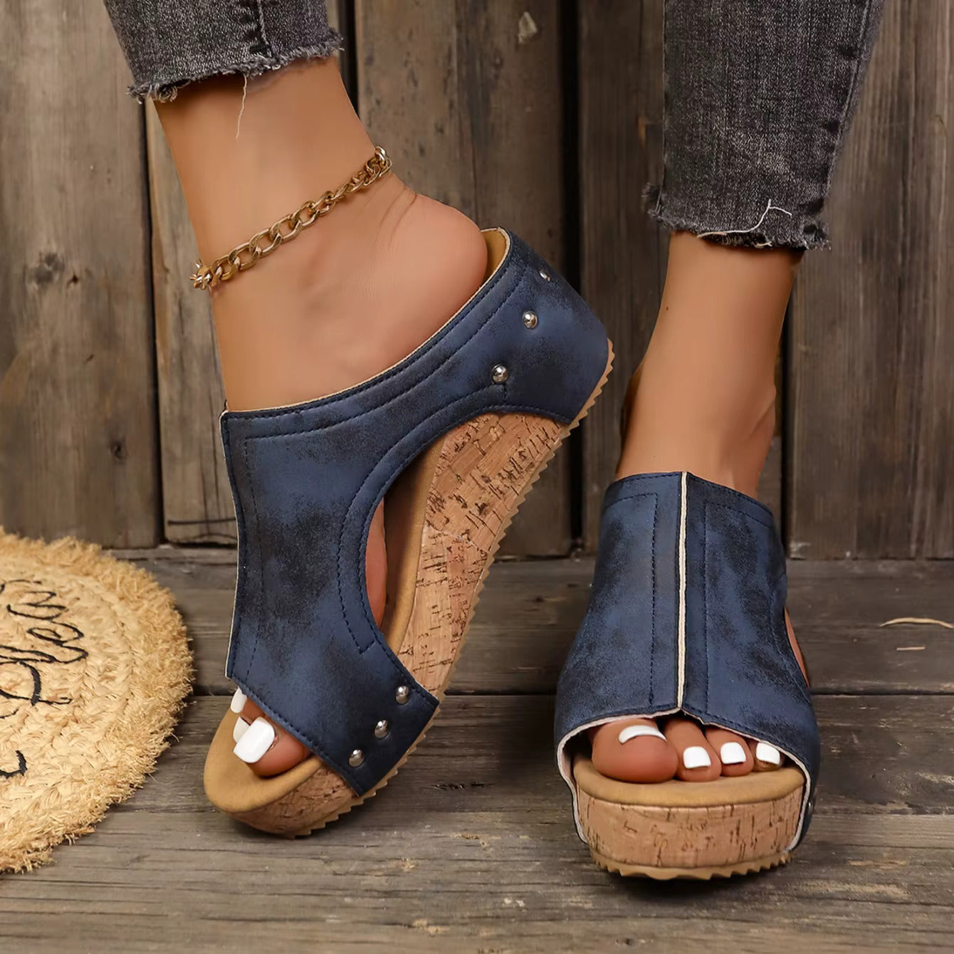 CircleWaltz Mid Heel Wedge Sandals